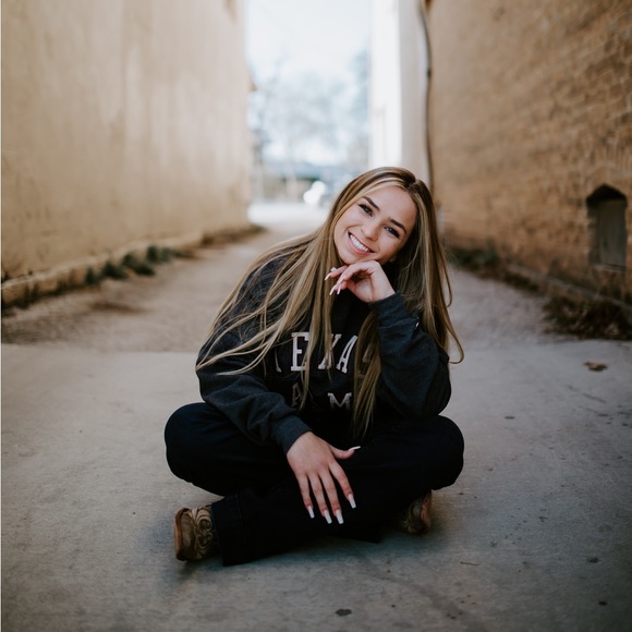 Meet your Posher, Ryleigh - Picture 3 of 8